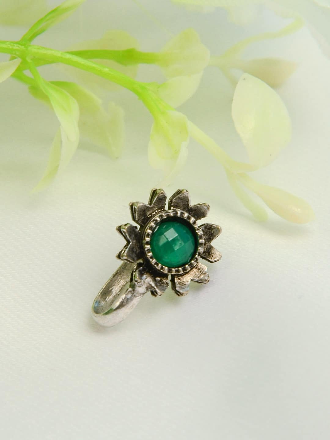 

Urmika Silver-Toned Green Crystal-Studded Nosepin
