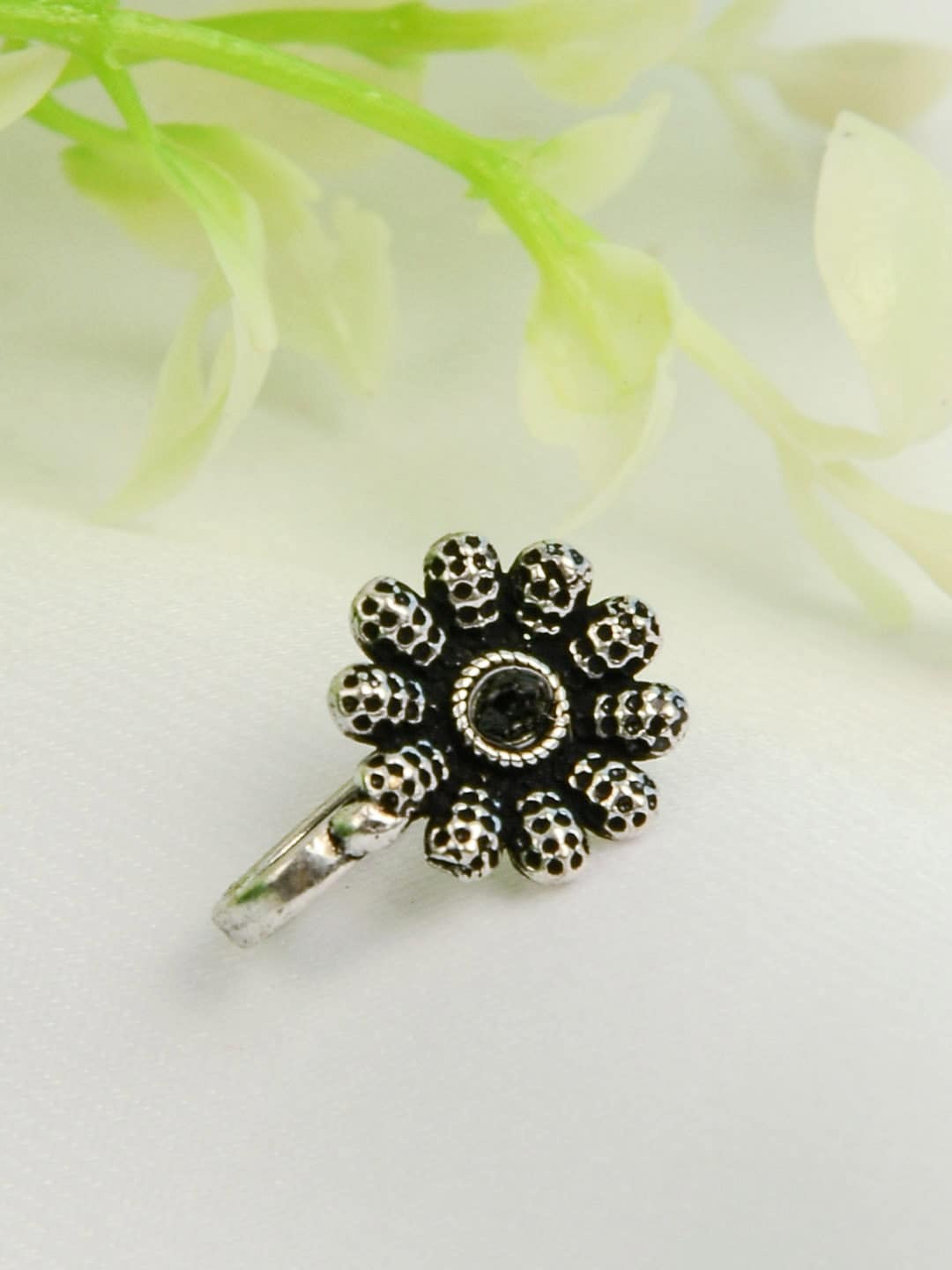 

Urmika Oxidised Silver-Plated Black Crystal-Studded Nosepin