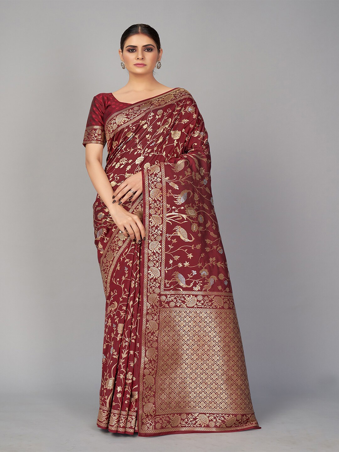 

MONJOLIKA FASHION Maroon & Gold-Toned Woven Design Zari Silk Blend Banarasi Saree