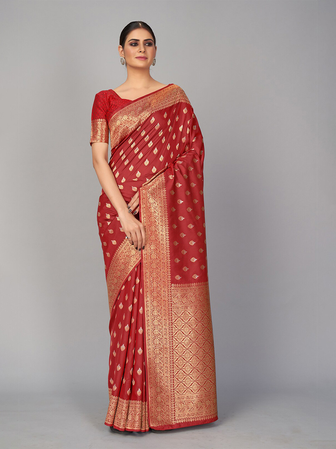 

MONJOLIKA FASHION Maroon & Gold-Toned Woven Design Banarasi Silk Saree