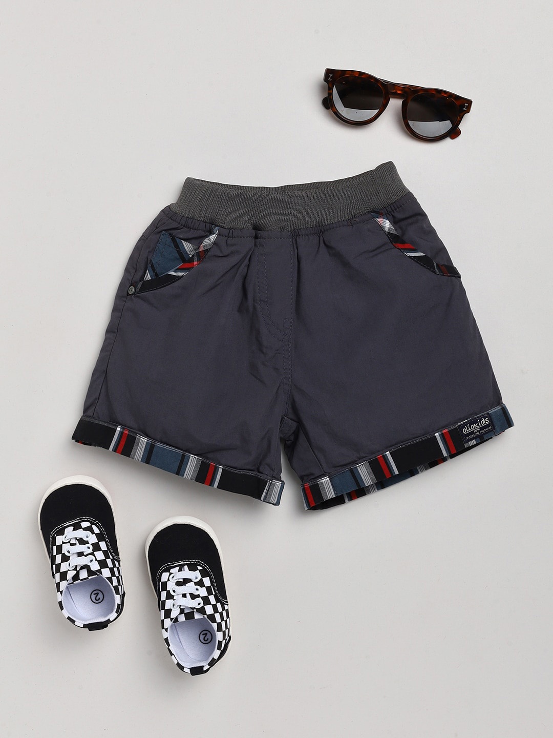 

Olio Kids Boys Grey Solid Regular Shorts