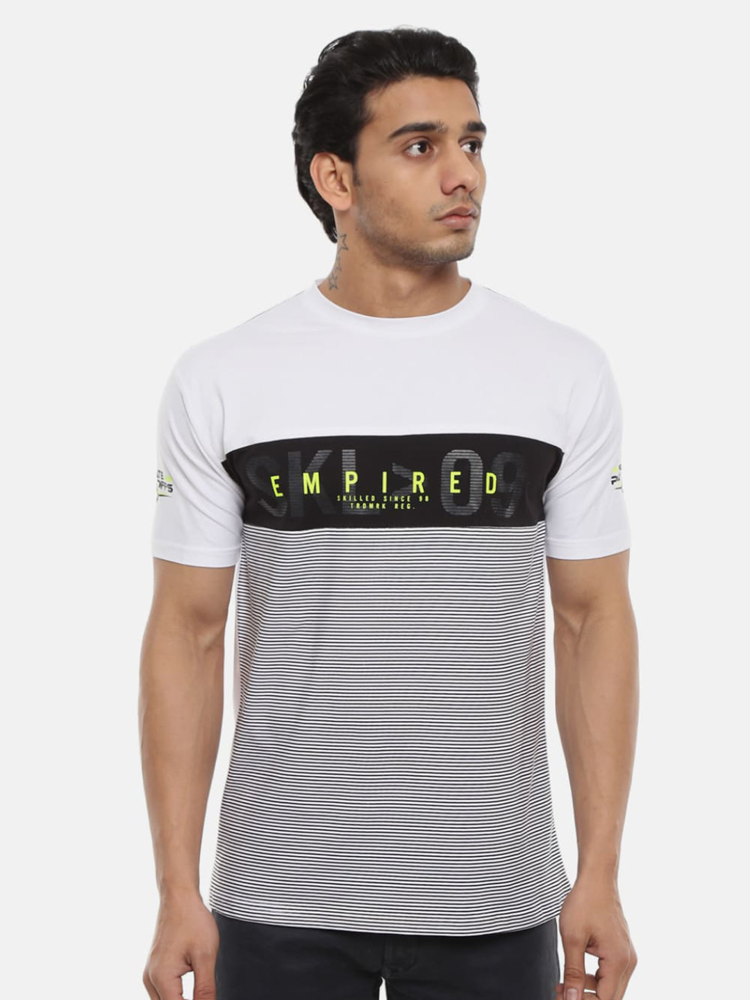 

V-Mart Men White Printed Cotton T-shirt