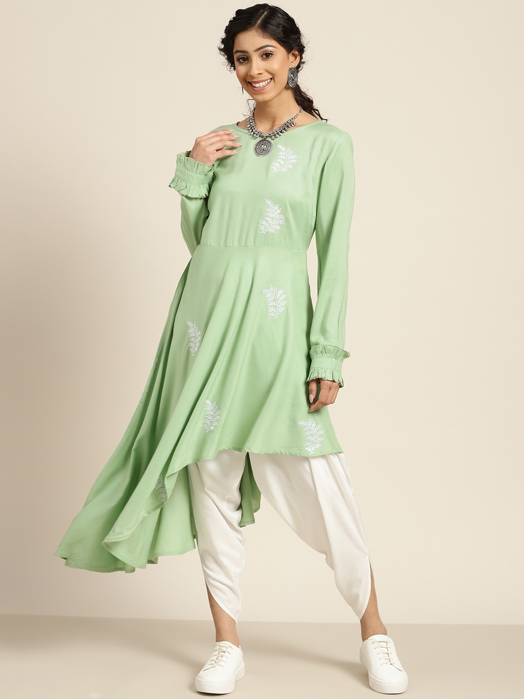 

Sangria Women Green Ethnic Motifs Embroidered Kurta with Dhoti Pants