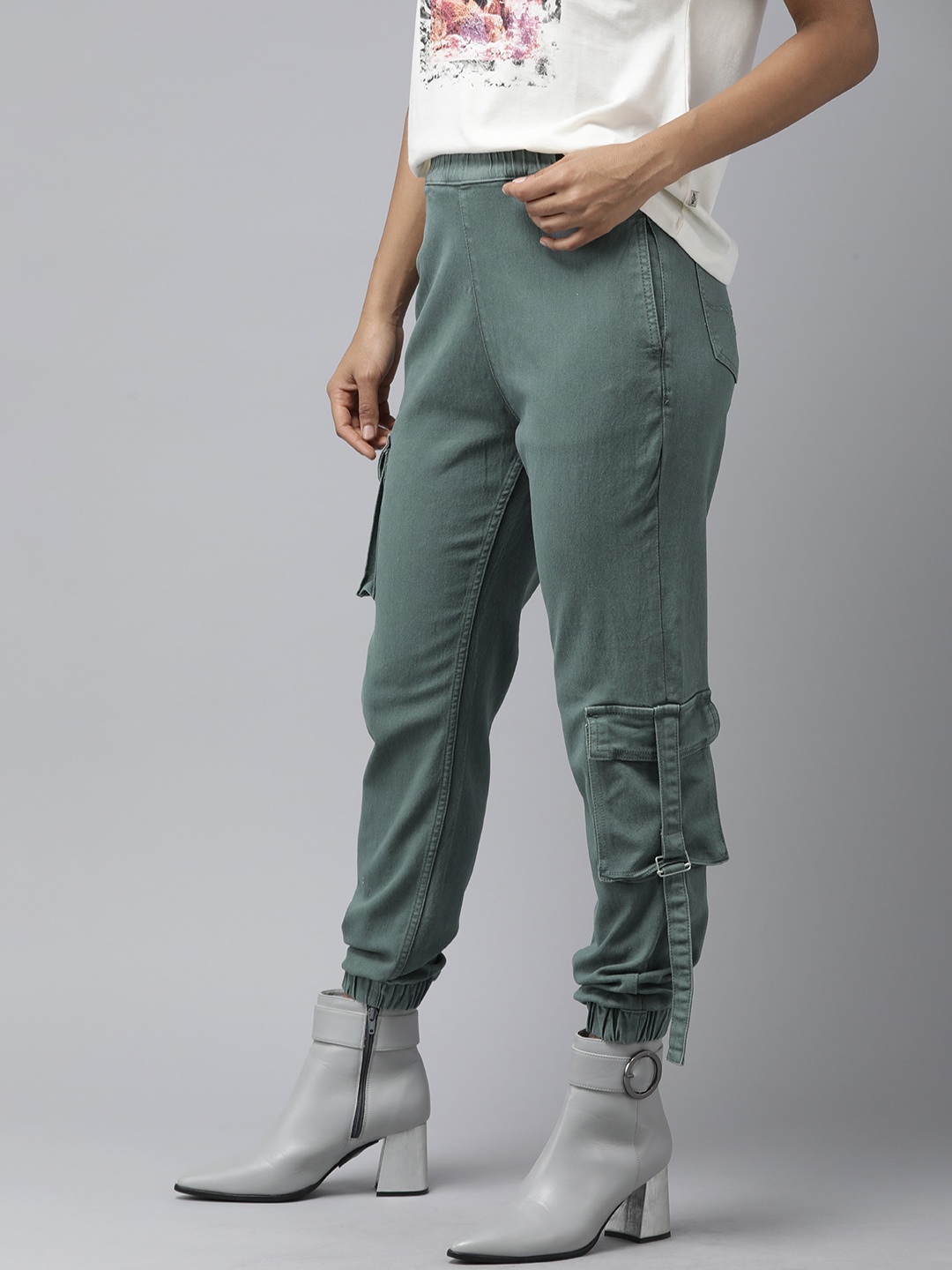 

The Roadster Lifestyle Co. Women Jogger High-Rise Light Fade Stretchable Jeans, Green