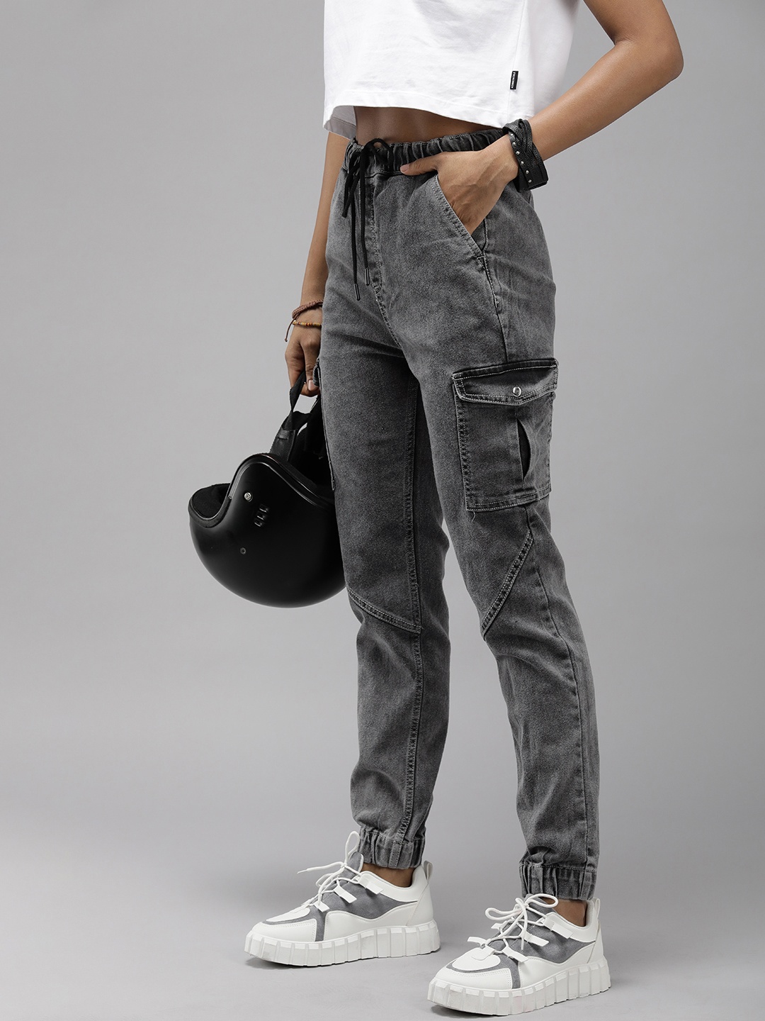 

The Roadster Life Co. Women Mid-Rise Heavy Fade Stretchable Jogger Fit Jeans, Grey