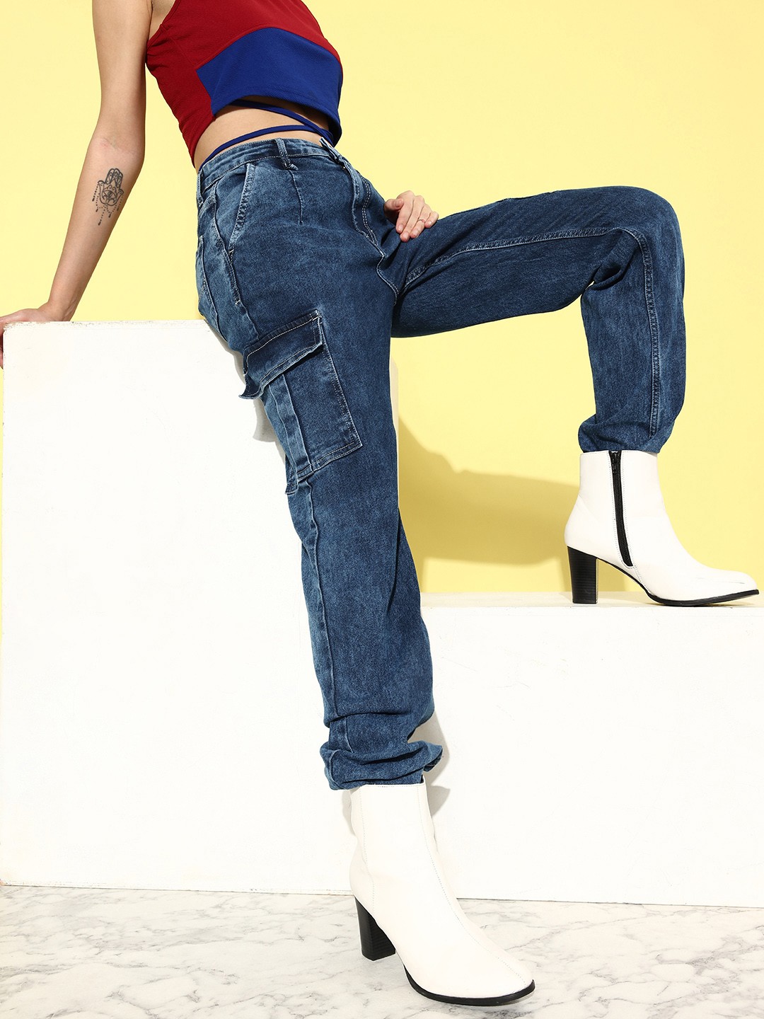 

Roadster Women Straight Fit High-Rise Light Fade Stretchable Jeans, Blue
