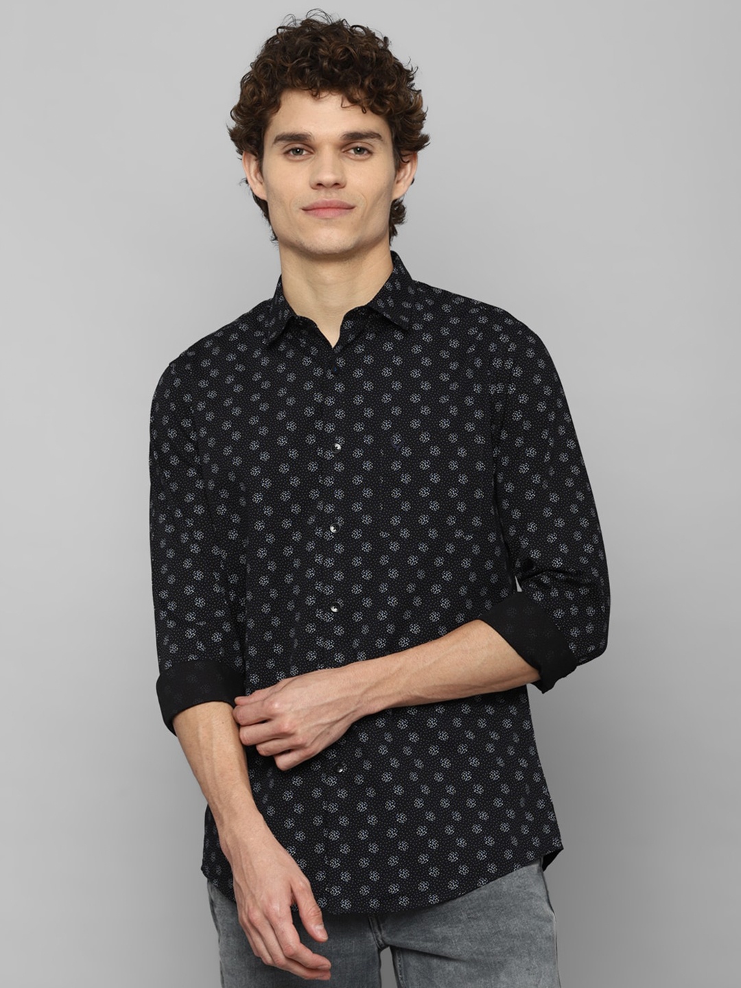 

Allen Solly Men Black Slim Fit Printed Casual Shirt