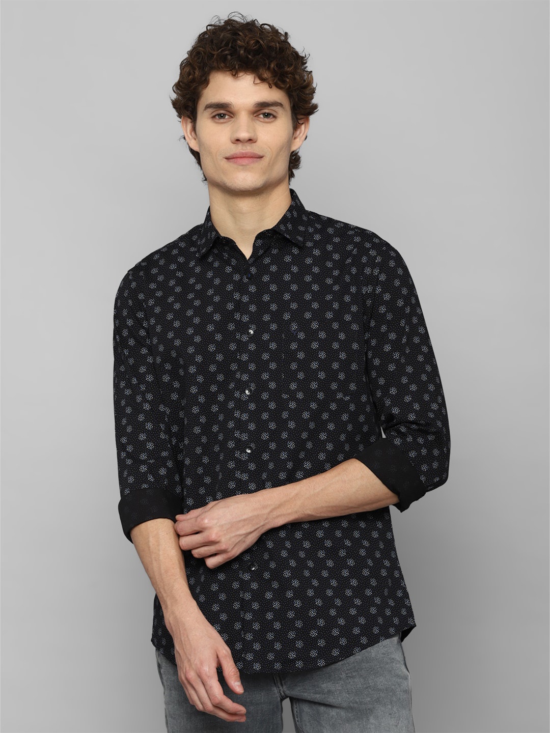 

Allen Solly Men Black Slim Fit Printed Casual Shirt