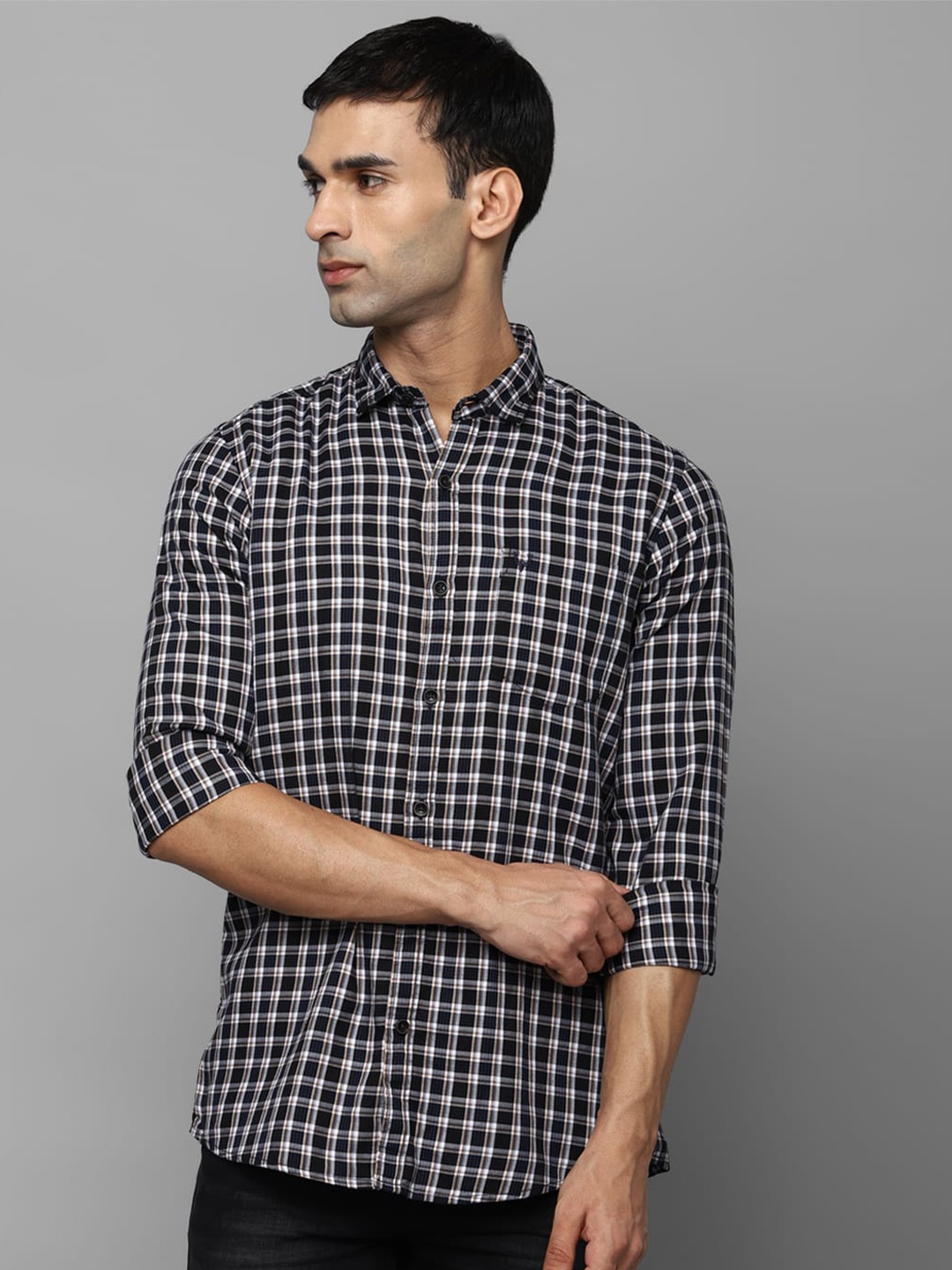 

Allen Solly Sport Men Black & White Checked Casual Shirt