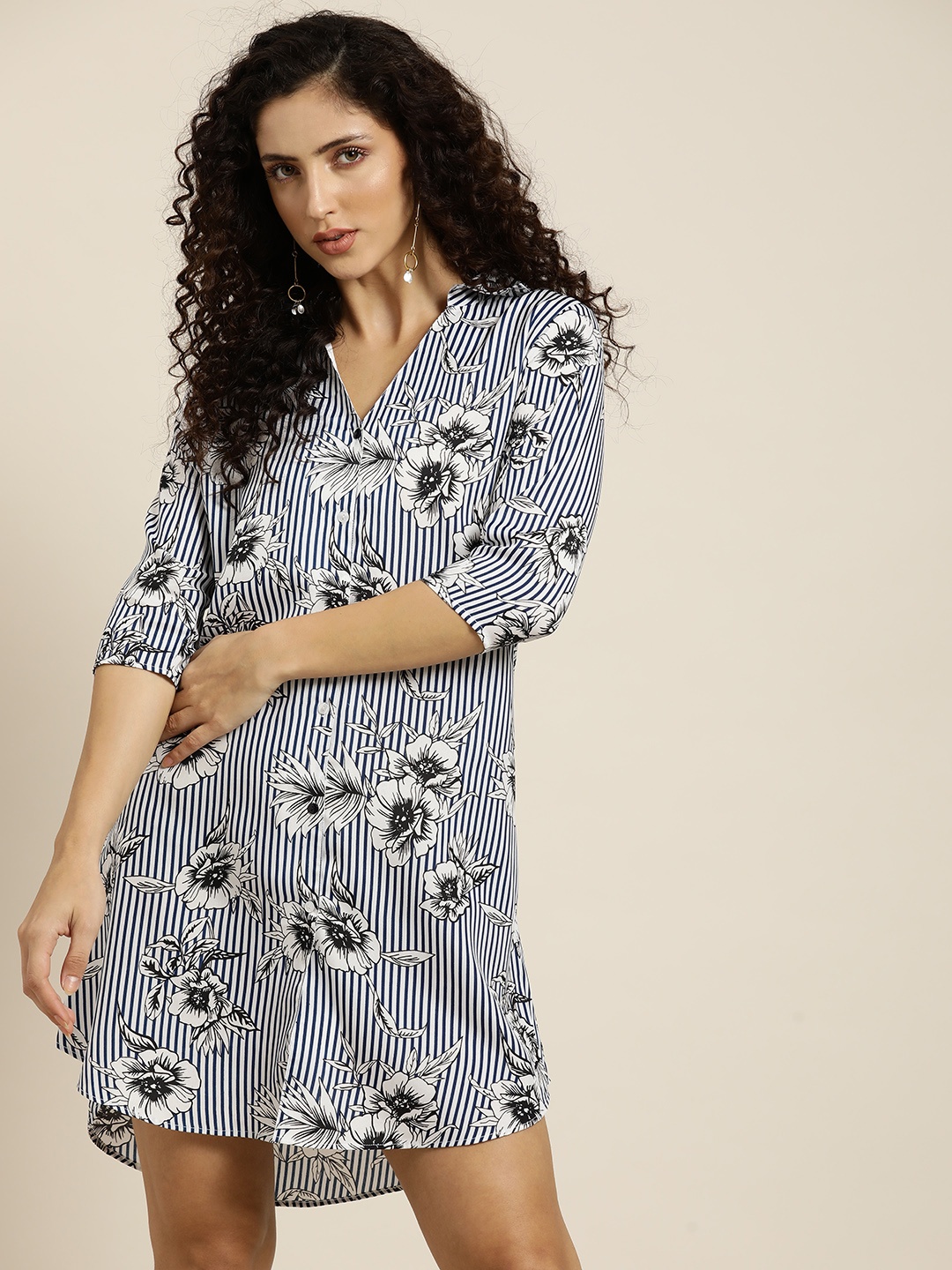

Qurvii Navy Blue & White Floral Spread Collar Shirt Dress
