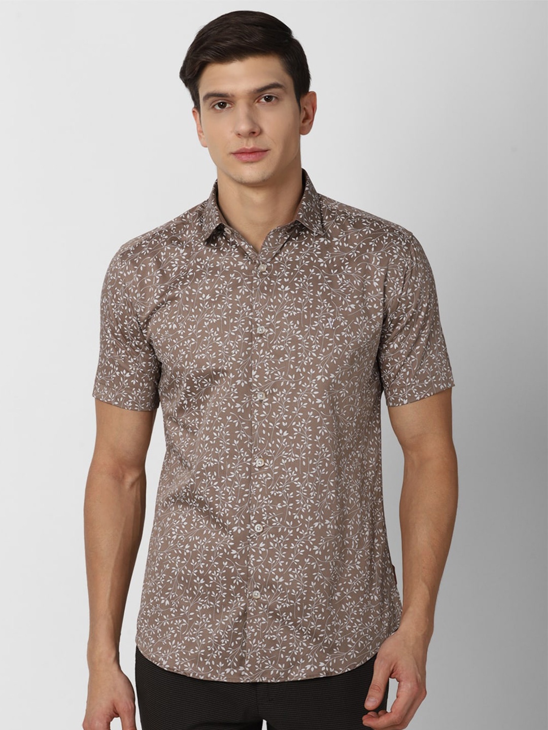 

V Dot Men Brown Slim Fit Floral Printed Pure Cotton Casual Shirt