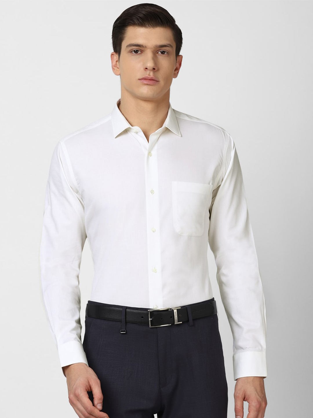 

Van Heusen Men White Solid Formal Shirt