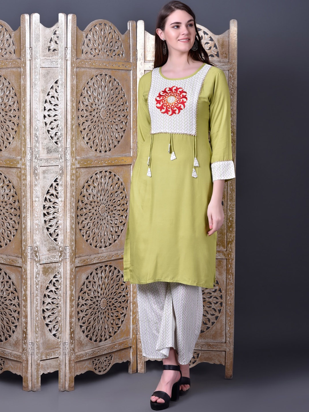 

Ziva Fashion Women Green Ethnic Motifs Yoke Design Kurta with Palazzos