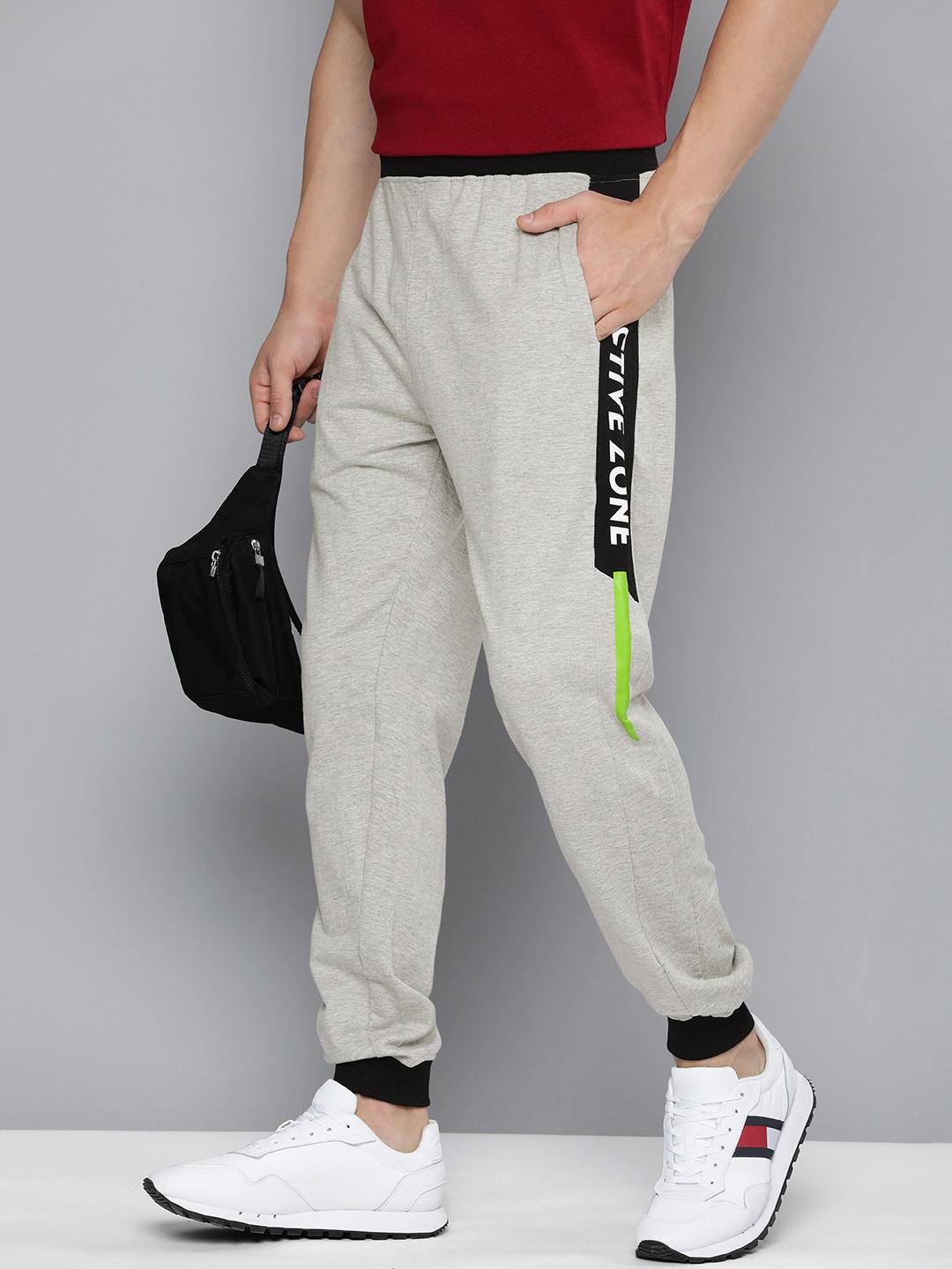 

HRX by Hrithik Roshan Men Printed Regular Fit Joggers, Grey melange