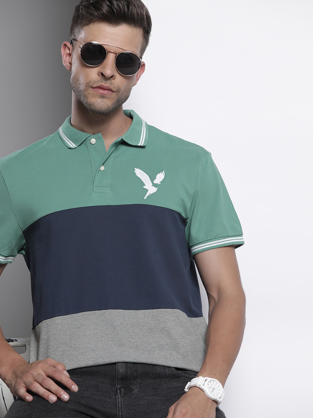 

AMERICAN EAGLE OUTFITTERS Men Green & Navy Blue Colourblocked Polo Collar T-shirt