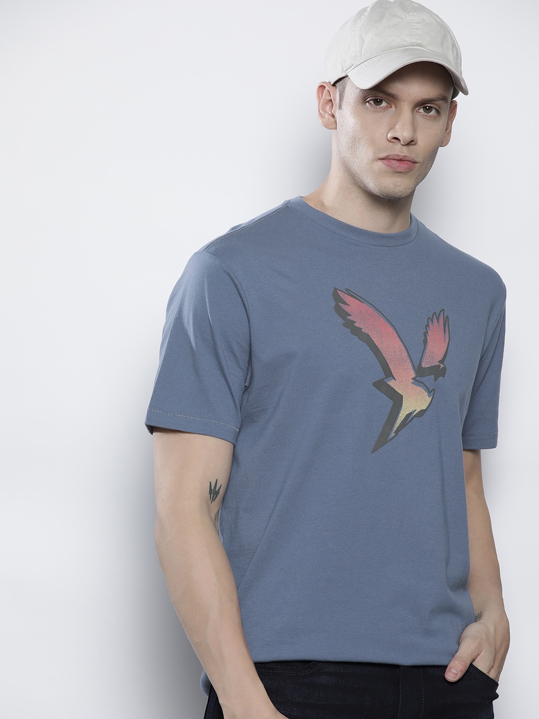 

AMERICAN EAGLE OUTFITTERS Men Blue & Red Brand Logo Standard Fit Cotton T-shirt