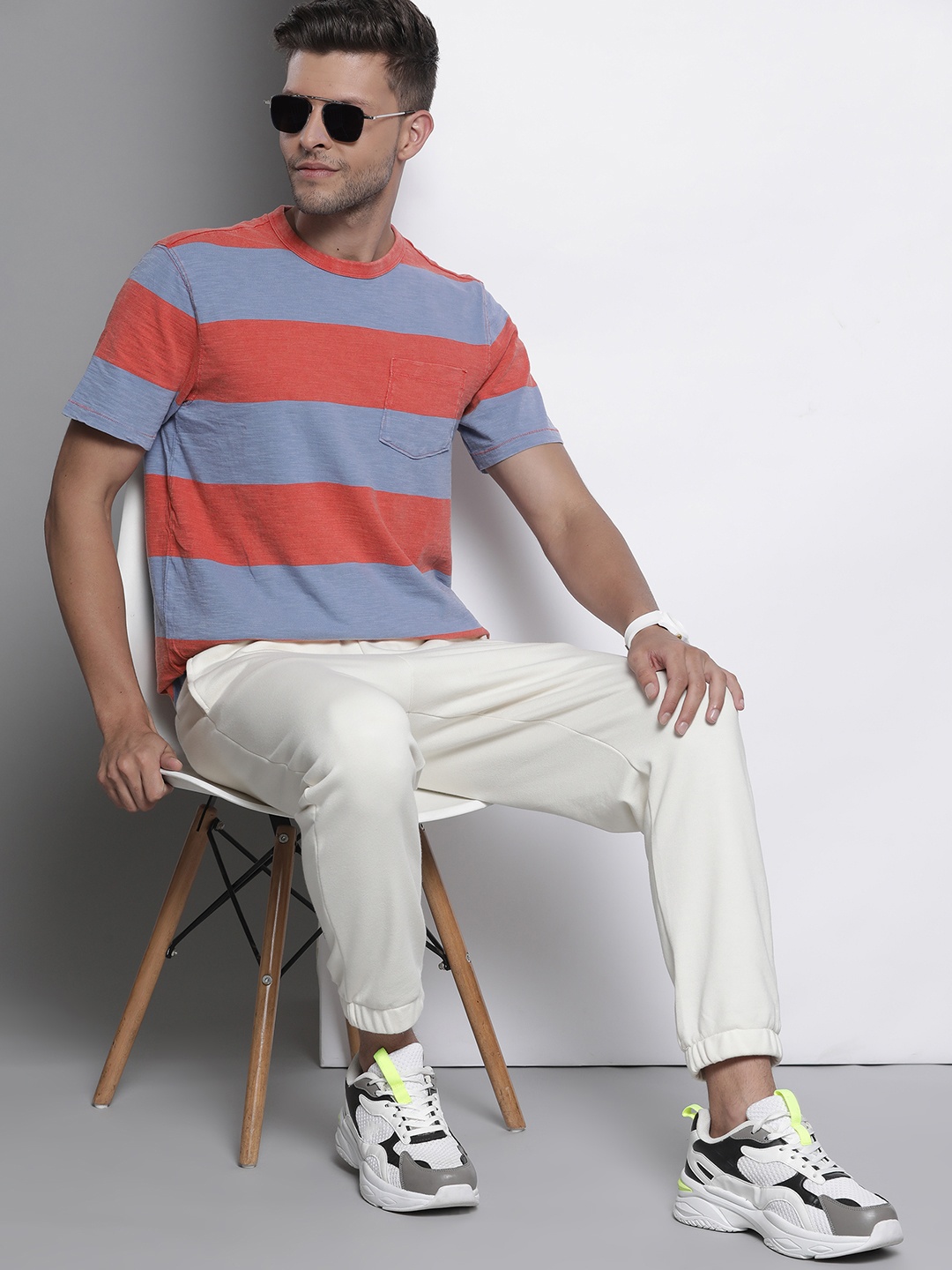 

AMERICAN EAGLE OUTFITTERS Men Blue & Pink Pure Cotton Striped T-shirt