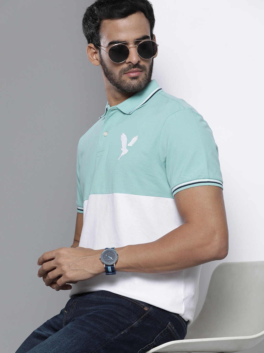

AMERICAN EAGLE OUTFITTERS Men Blue & White Colourblocked Polo Collar T-shirt