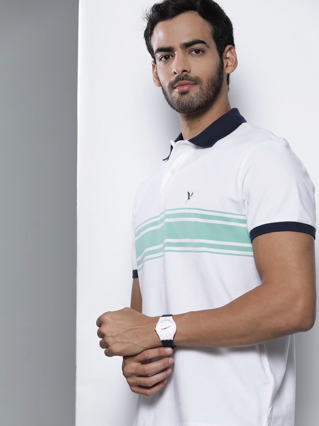 

AMERICAN EAGLE OUTFITTERS Men White & Green Striped Polo Collar Standard Fit T-shirt