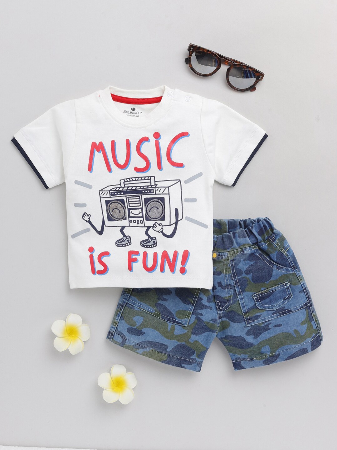 

BRATS AND DOLLS Boys White & Multicoloured Printed T-shirt with Shorts