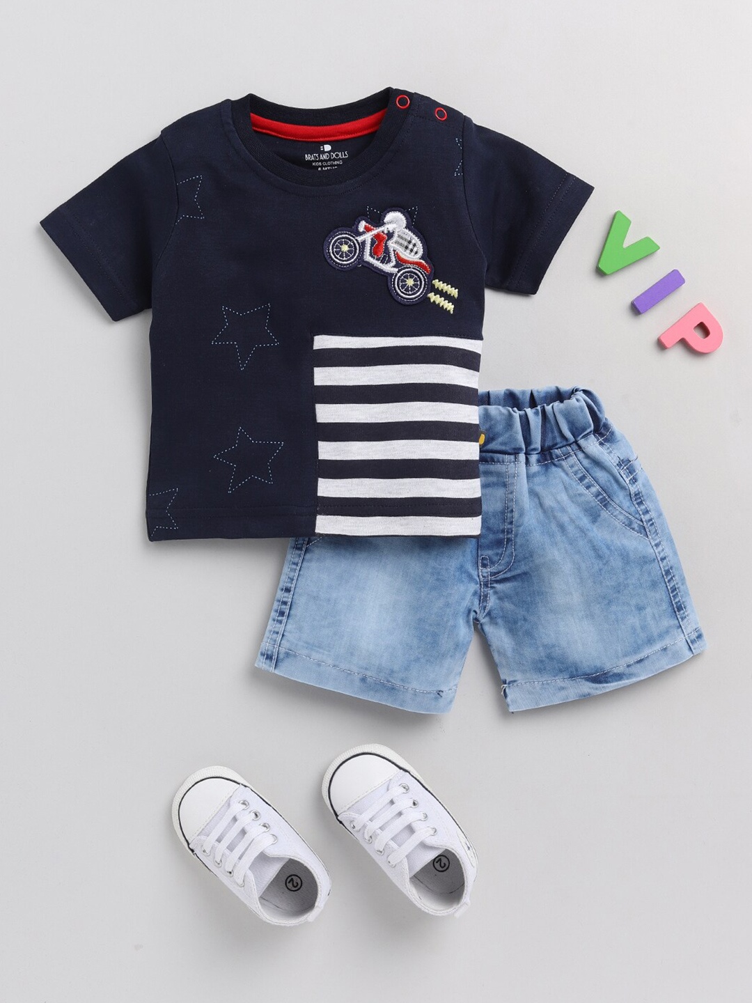 

BRATS AND DOLLS Boys Navy Blue & Black Printed T-shirt with Trousers