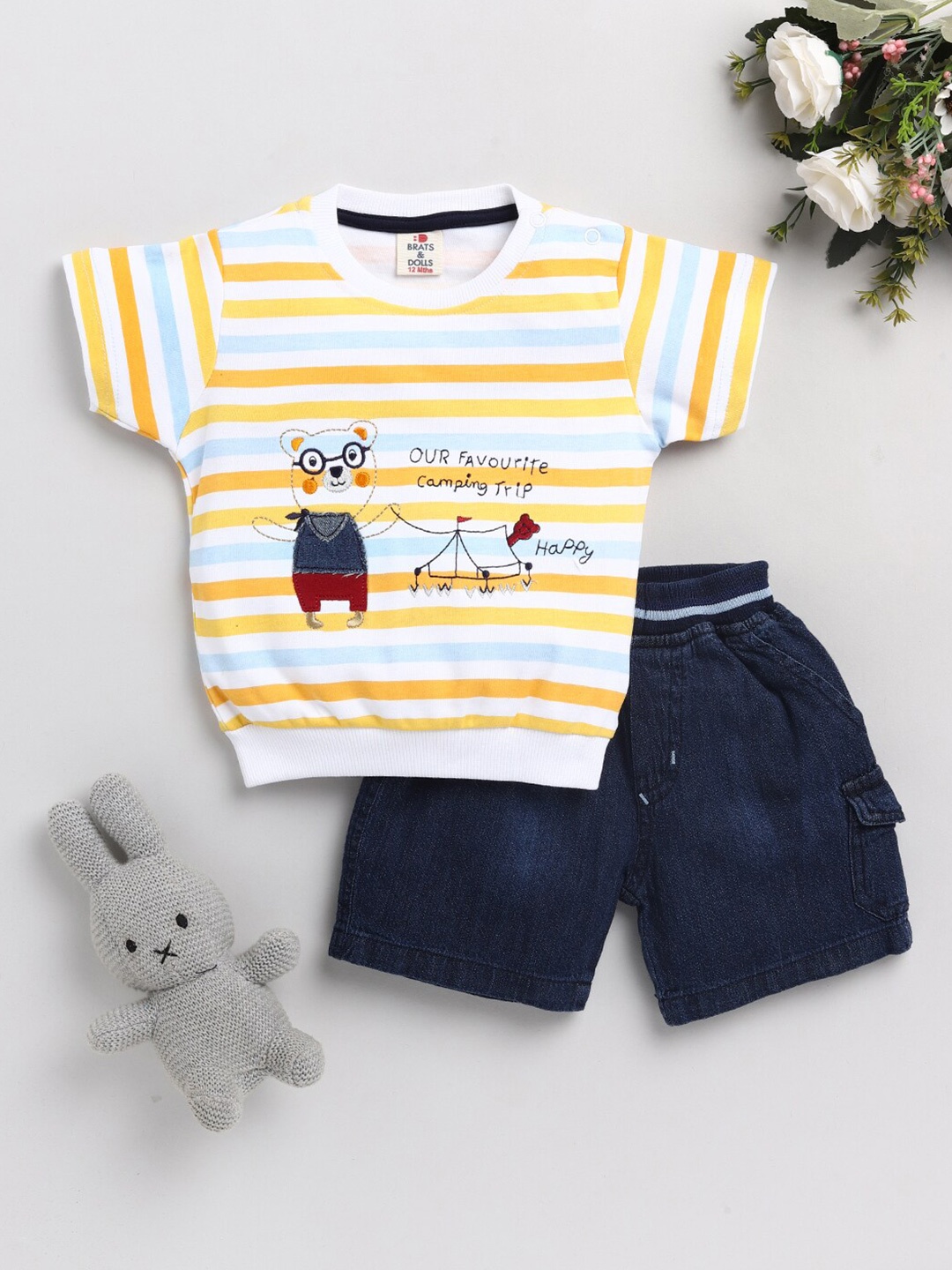 

BRATS AND DOLLS Boys White & Navy Blue Embellished T-shirt with Shorts