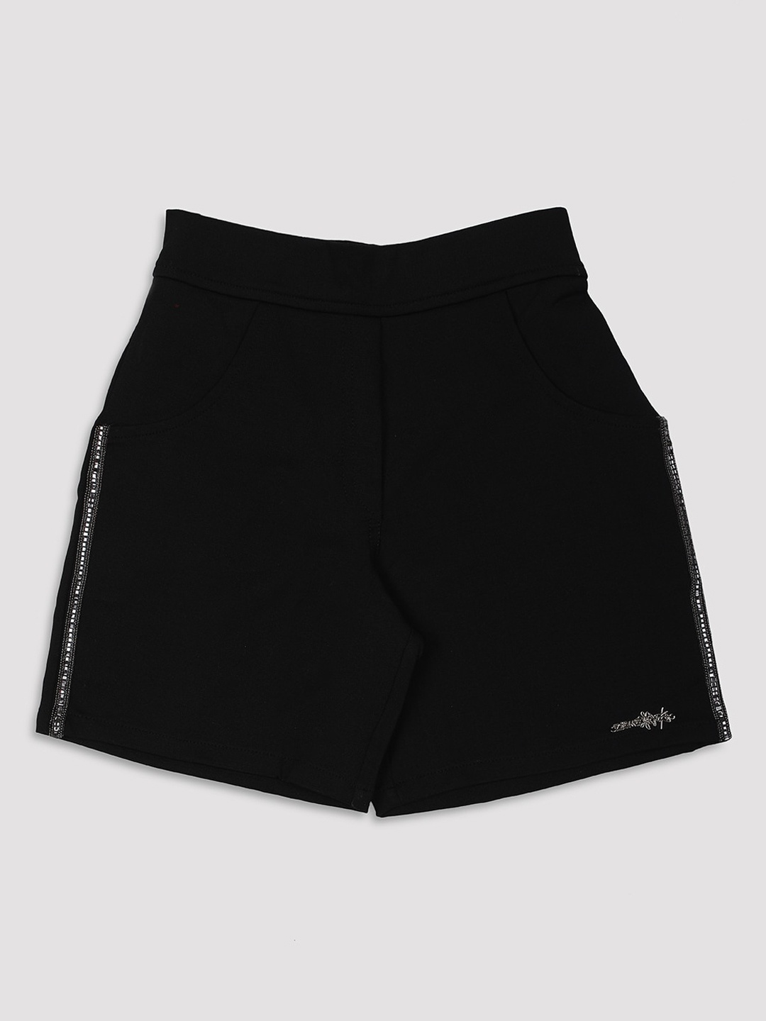 

Ziama Girls Black Solid Cotton Shorts