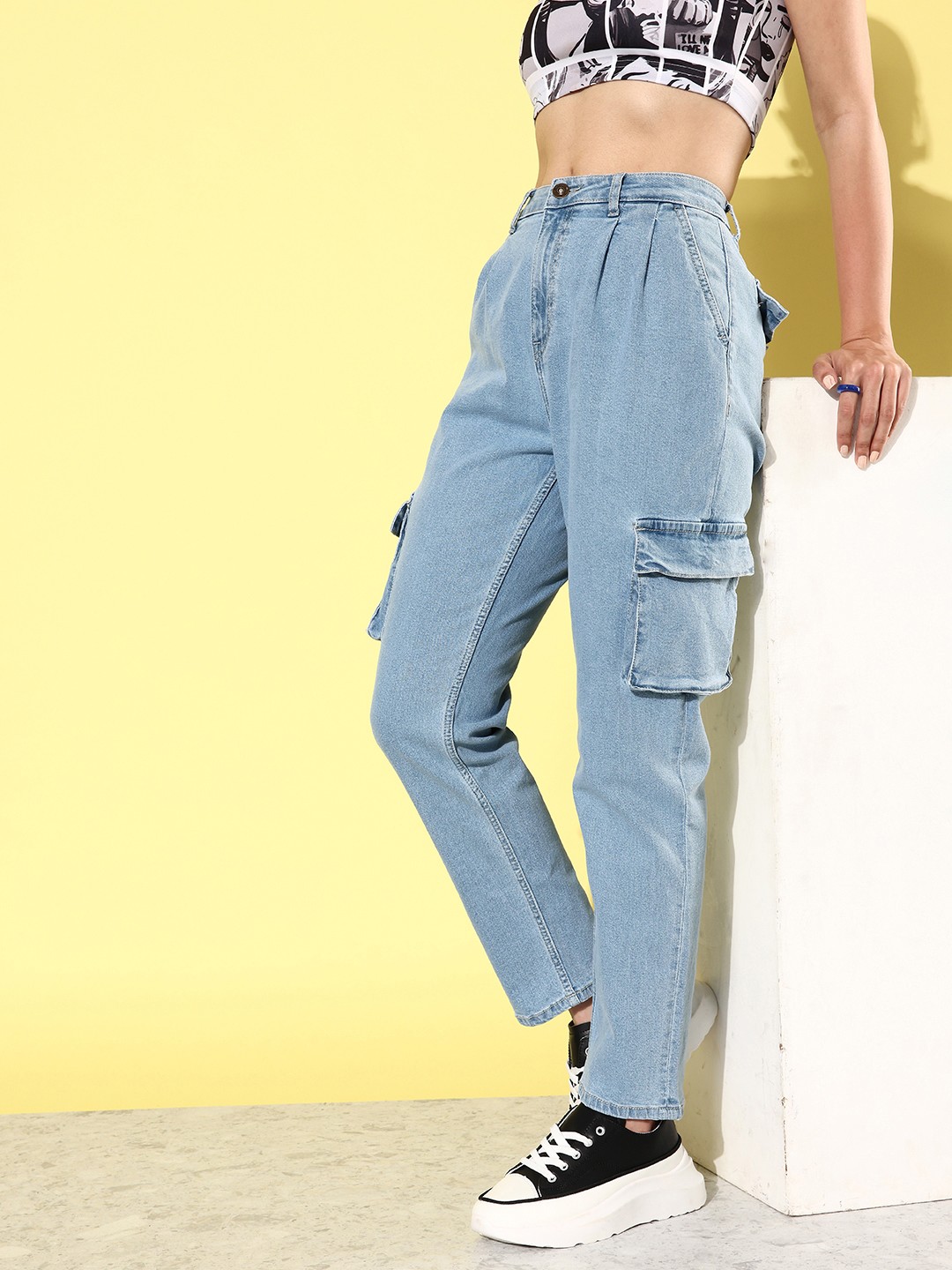 

The Roadster Lifestyle Co. Women Boyfriend Fit High-Rise Light Fade Stretchable Jeans, Blue