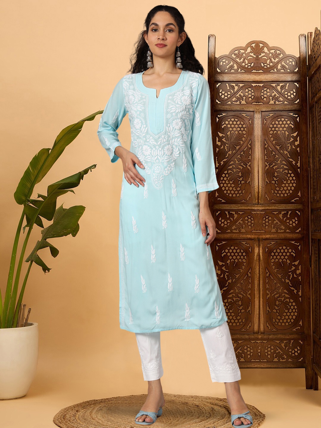 

PARAMOUNT CHIKAN Women Blue & celeste Embroidered Flared Sleeves Chikankari Kurta