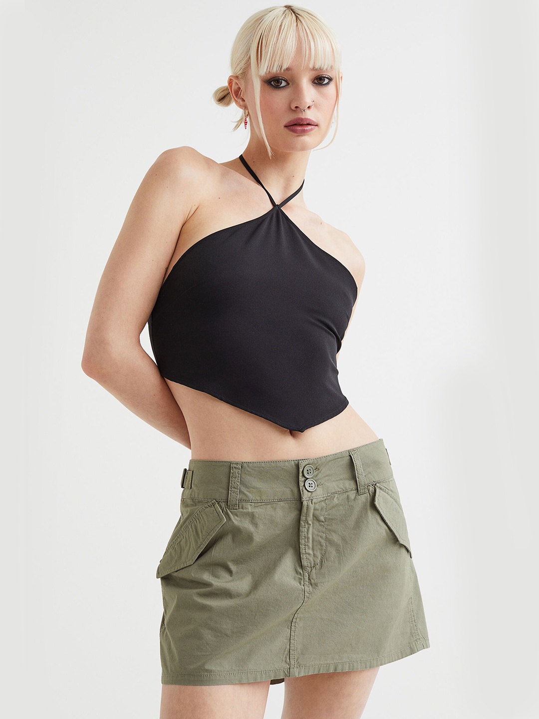 

H&M Black Solid Halterneck Cropped Top