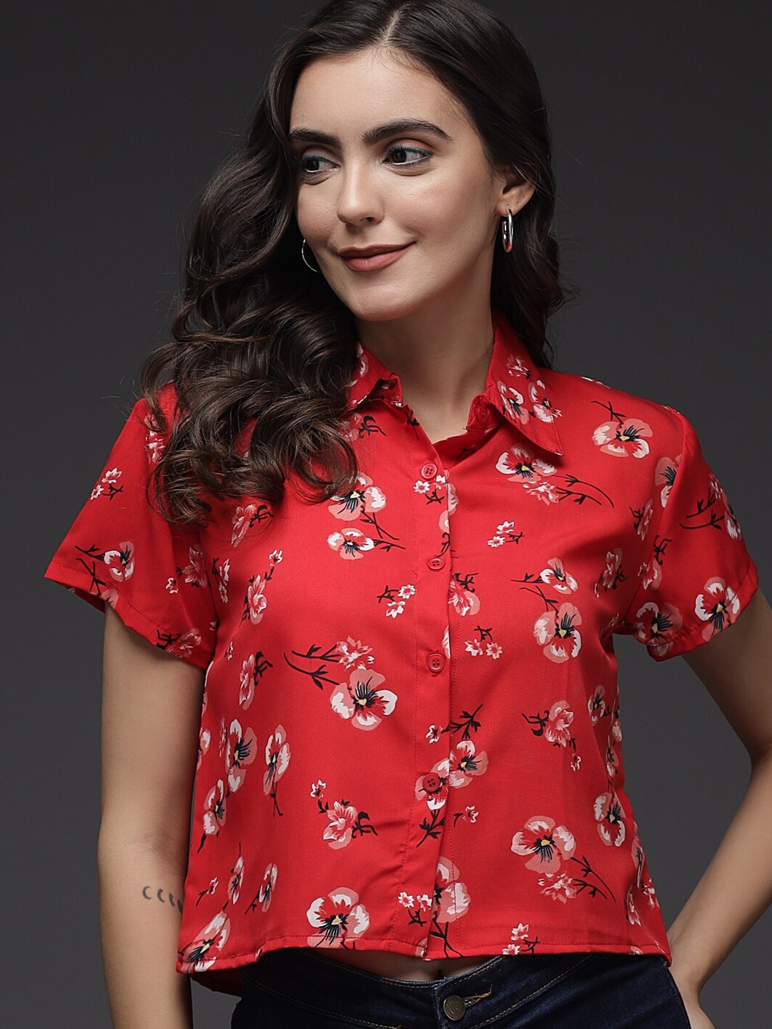 

Darzi Women Red & White Comfort Floral Printed Casual Shirt