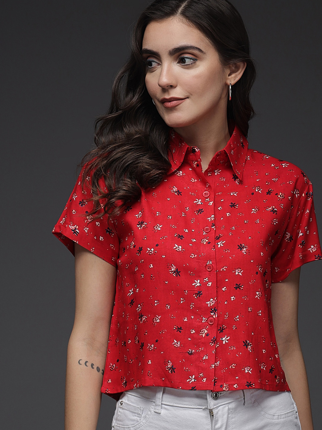 

Darzi Women Red Comfort Floral Printed Casual Shirt