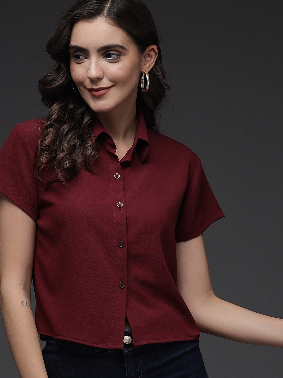 

Darzi Women Maroon Solid Comfort Casual Cropped Shirt