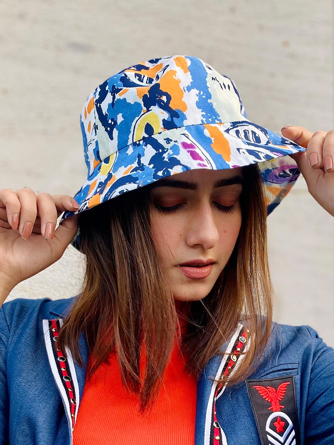 

HAIR DRAMA CO. Women White & Blue Abstract Printed Bucket Hat