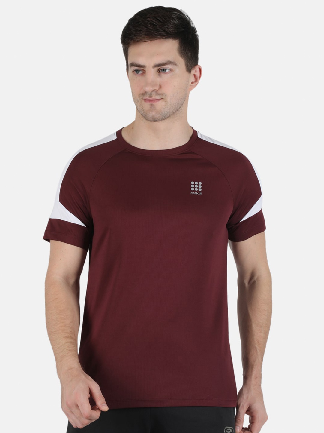 

rock it Men Maroon Slim Fit T-shirt
