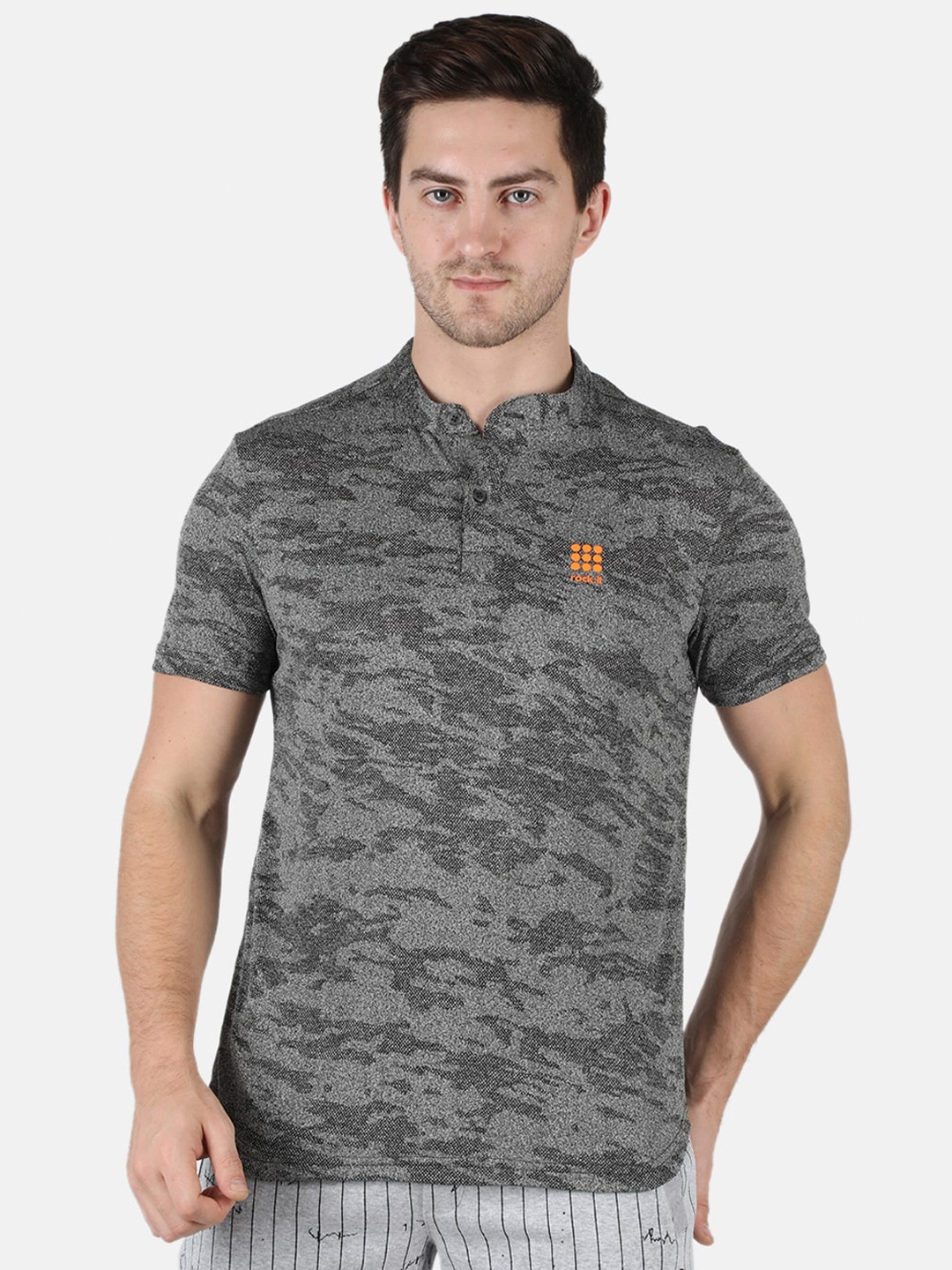 

rock it Men Grey Printed Training or Gym T-shirt