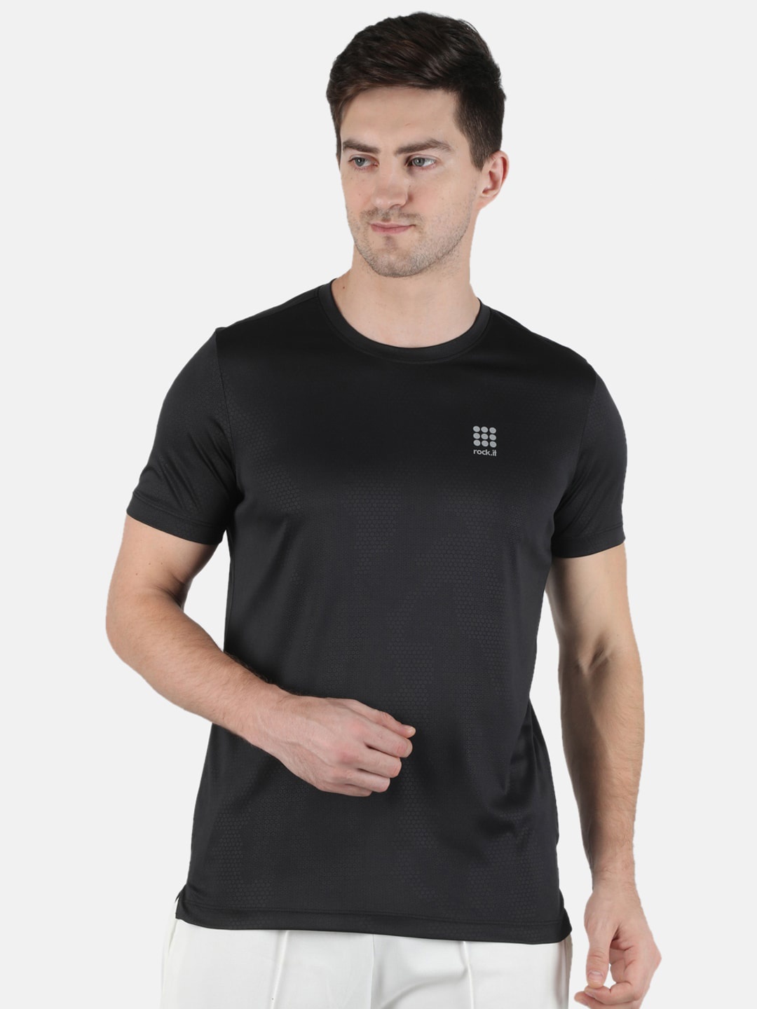 

rock it Men Black Solid T-shirt