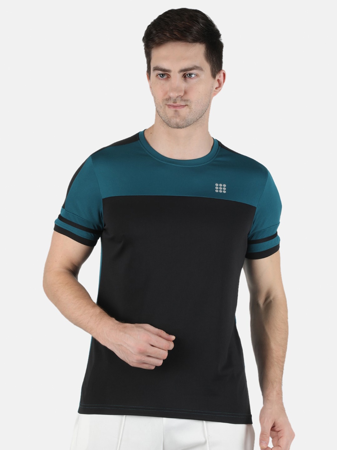 

rock it Men Blue Colourblocked Applique T-shirt