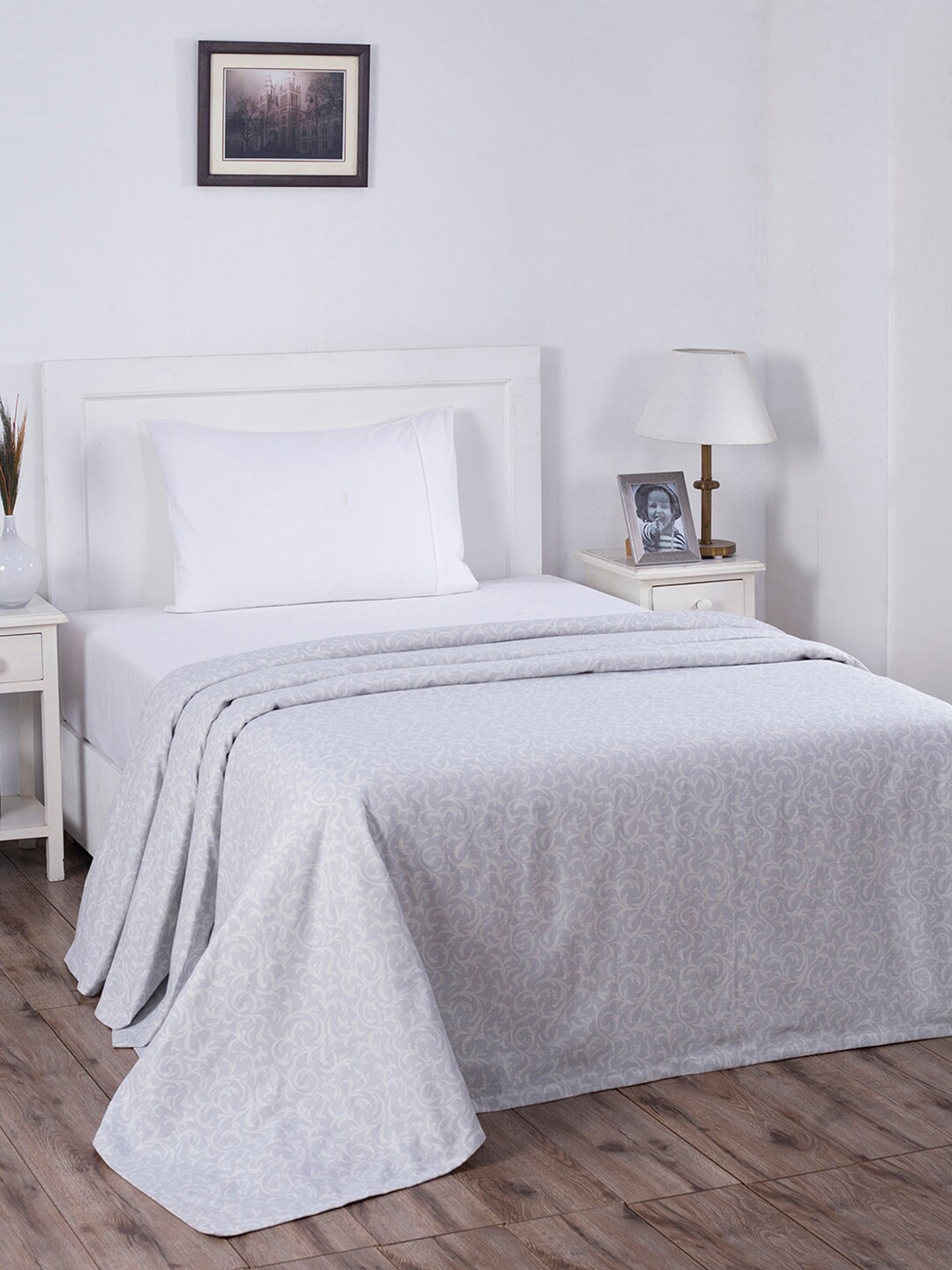 

MASPAR Grey & White Printed Single Bed Cover With Pillow Cover