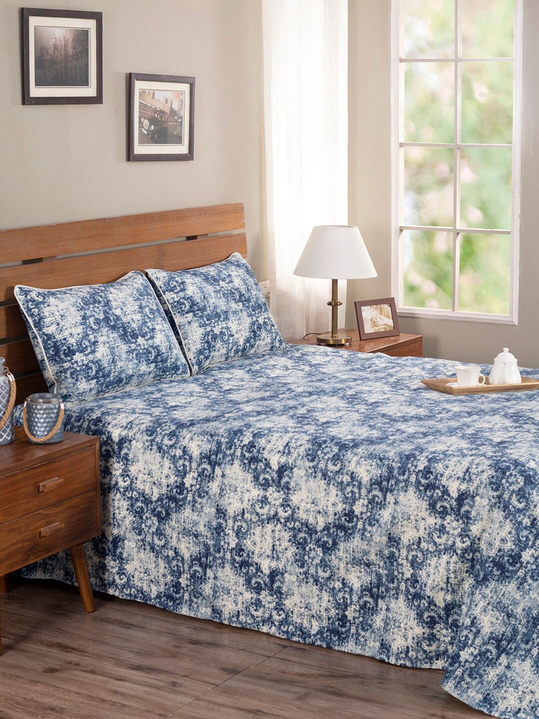 

MASPAR Blue & White Printed Double Queen Bed Cover With Pillow Covers