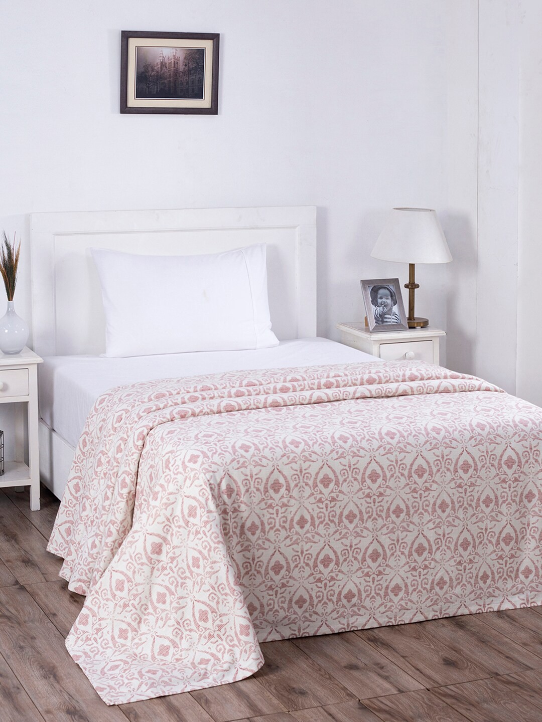 

Maspar Red Rustic Clash Senna 318 GSM Printed Single Bed Cover