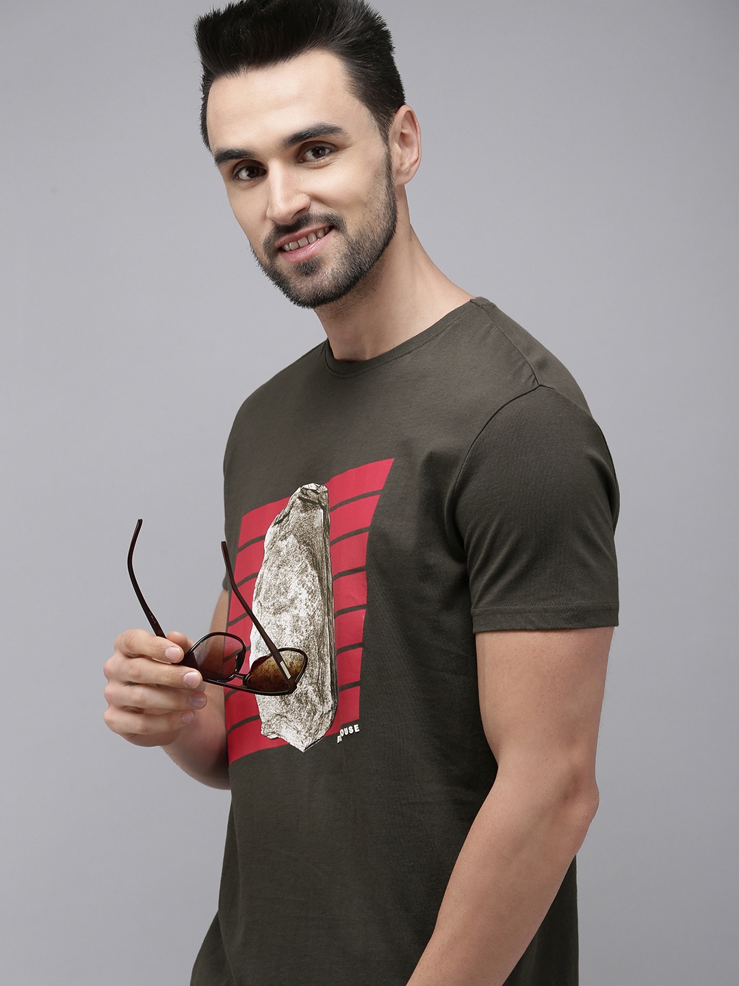 

THE BEAR HOUSE Men Charcoal & Red Printed Pure Cotton T-shirt