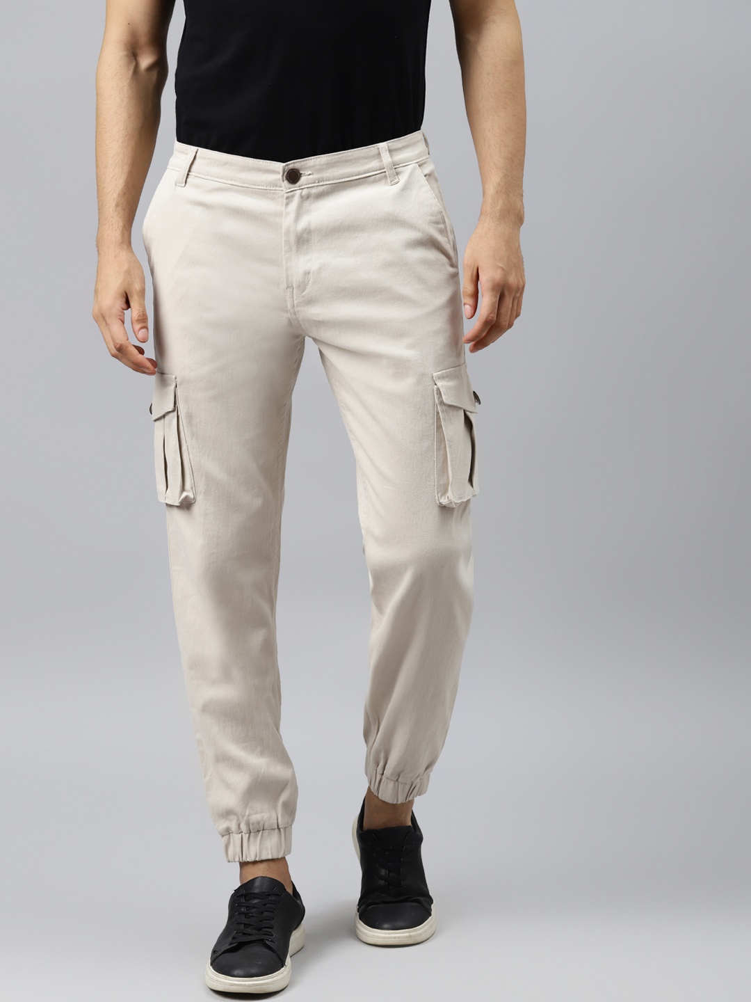 

Hubberholme Men Beige Tailored Slim Fit Cargos Trousers