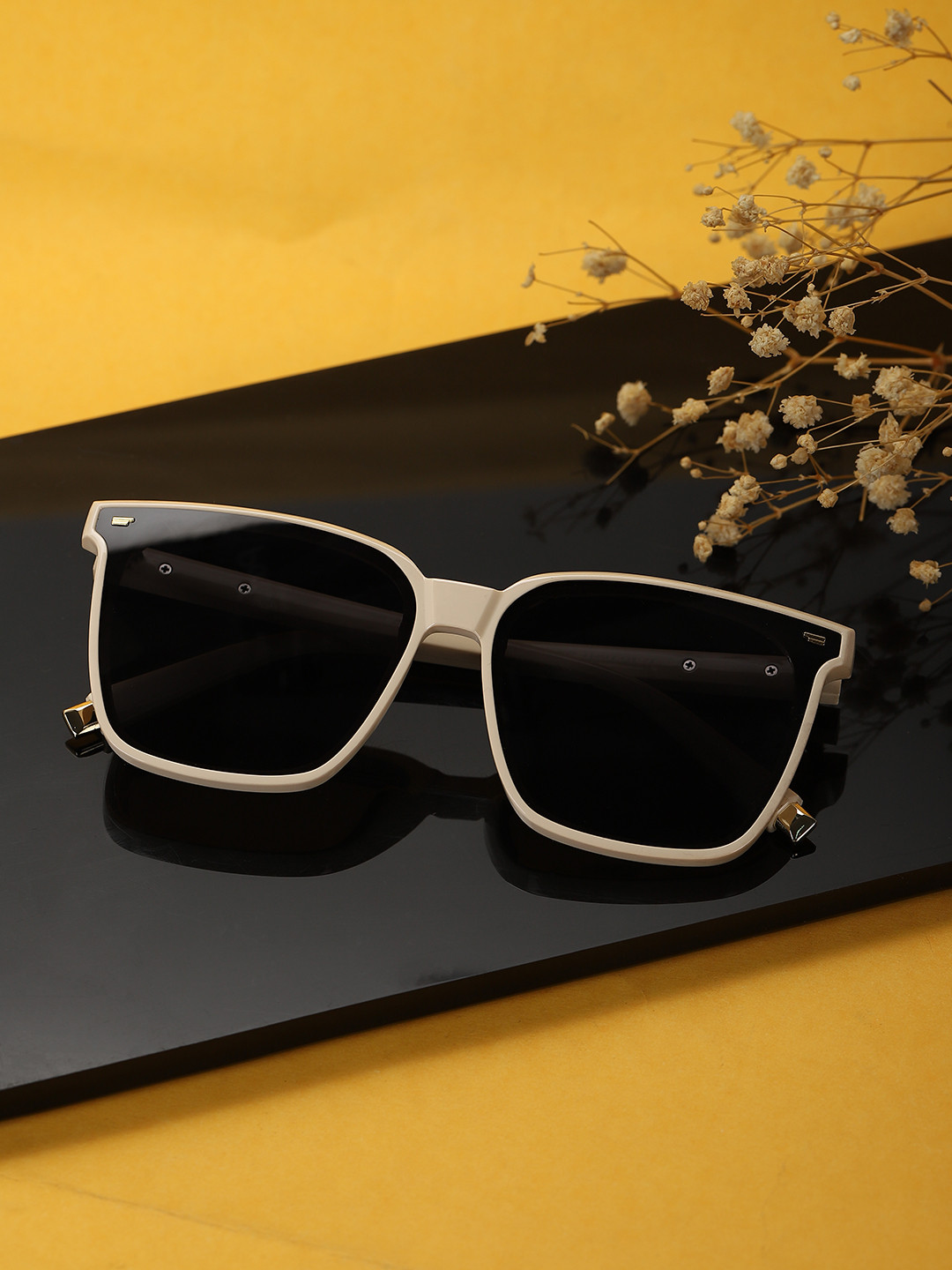 

Carlton London Women Black Lens & White Oversized Sunglasses CLSW025