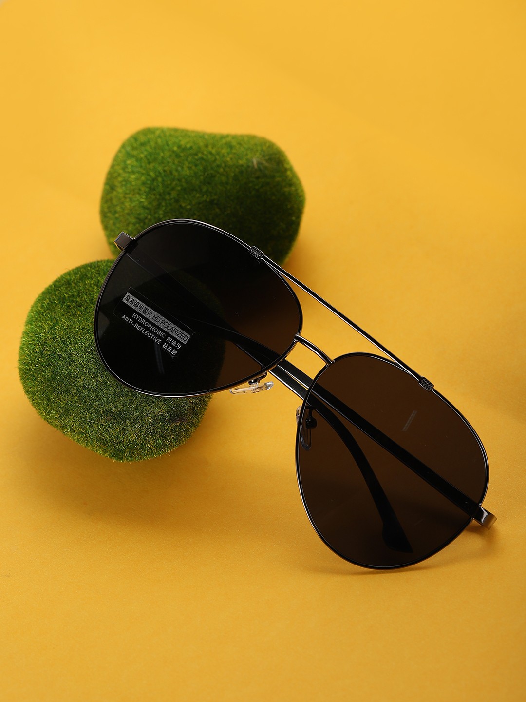 

Carlton London Men Black Lens & Gunmetal-Toned Aviator Sunglasses CLSM018