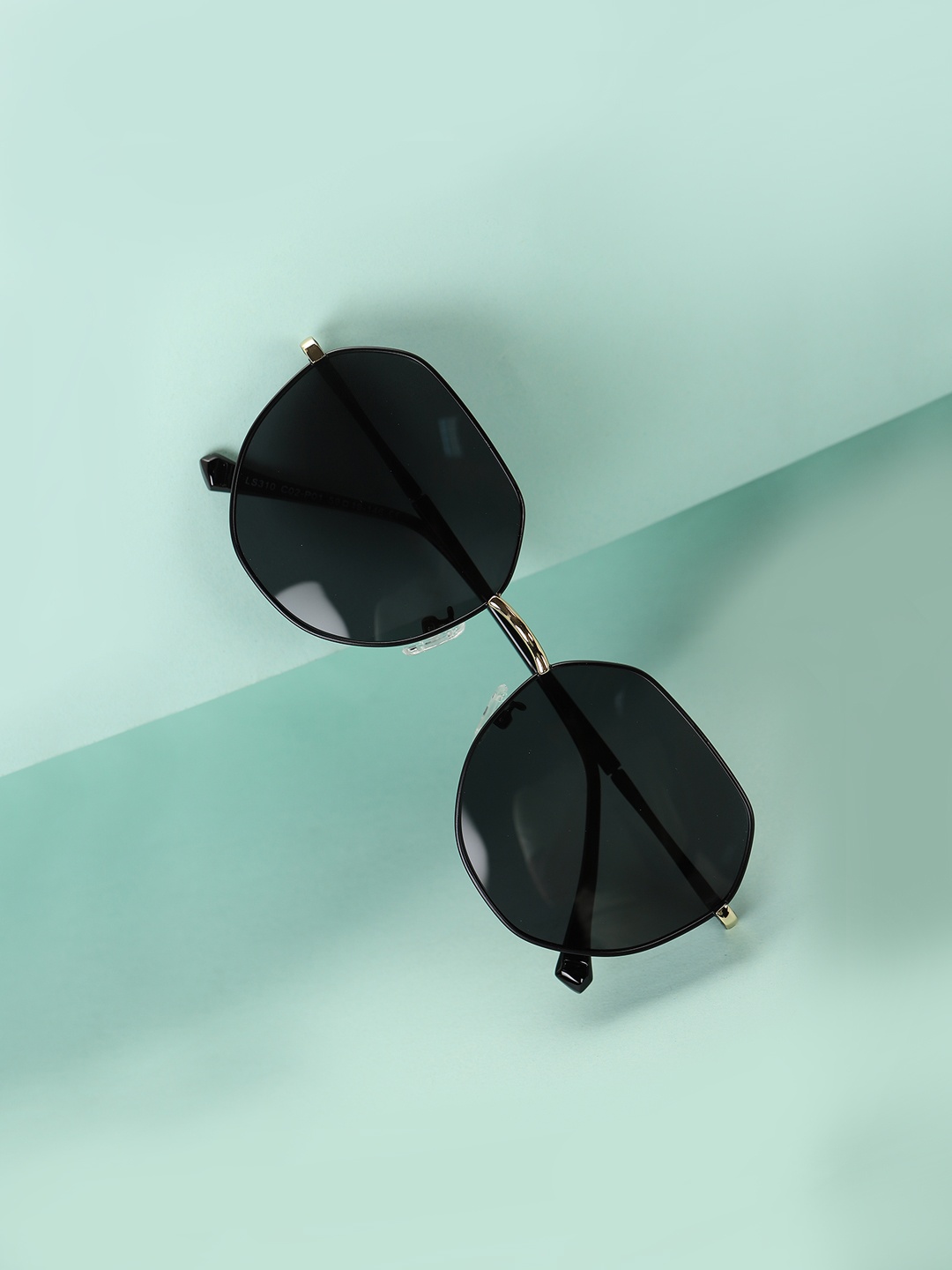 

Carlton London Women Black Lens & Black Rectangle Sunglasses