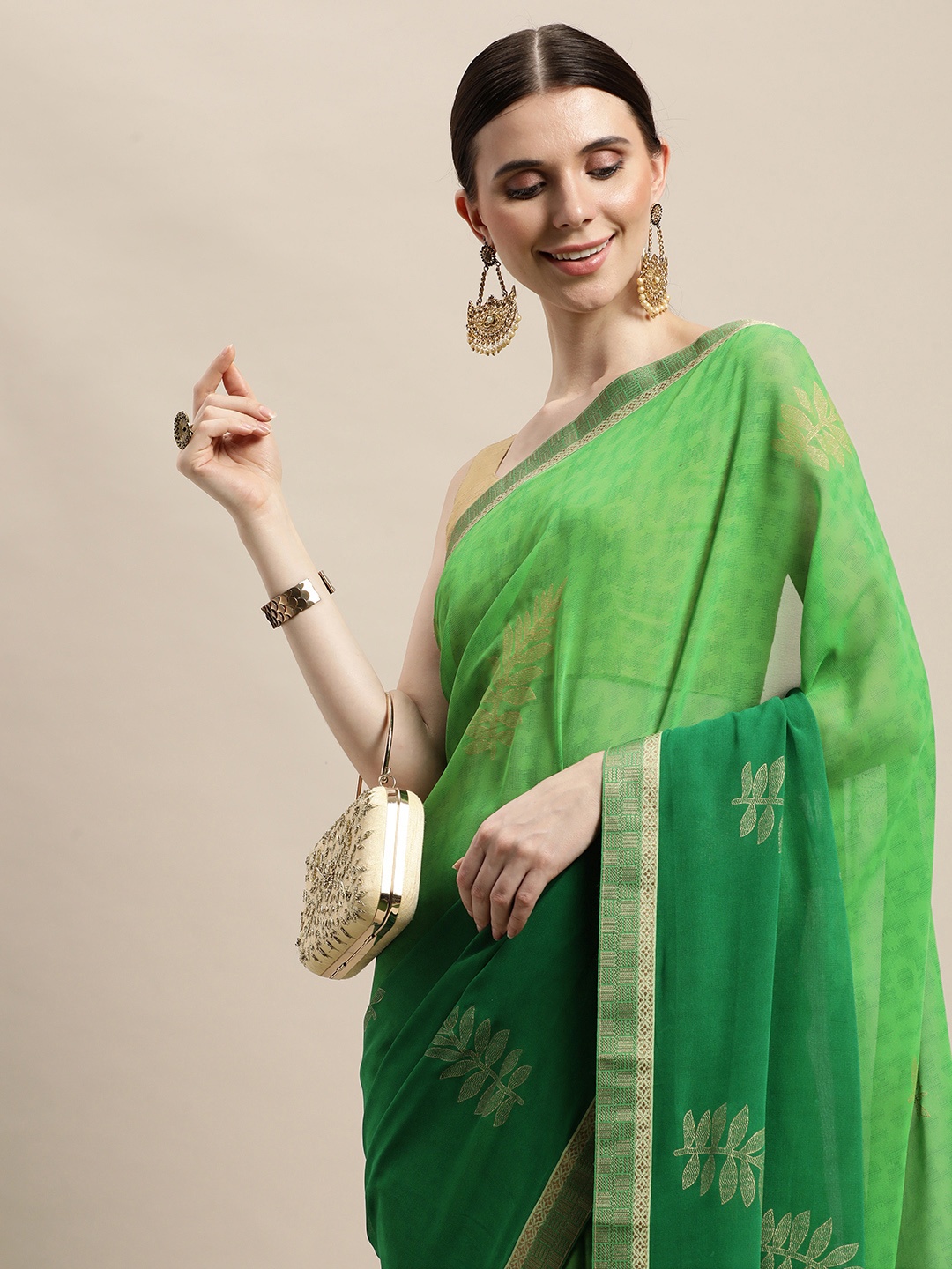 

Triveni Green & Gold Floral Zari Pure Georgette Celebrity Saree