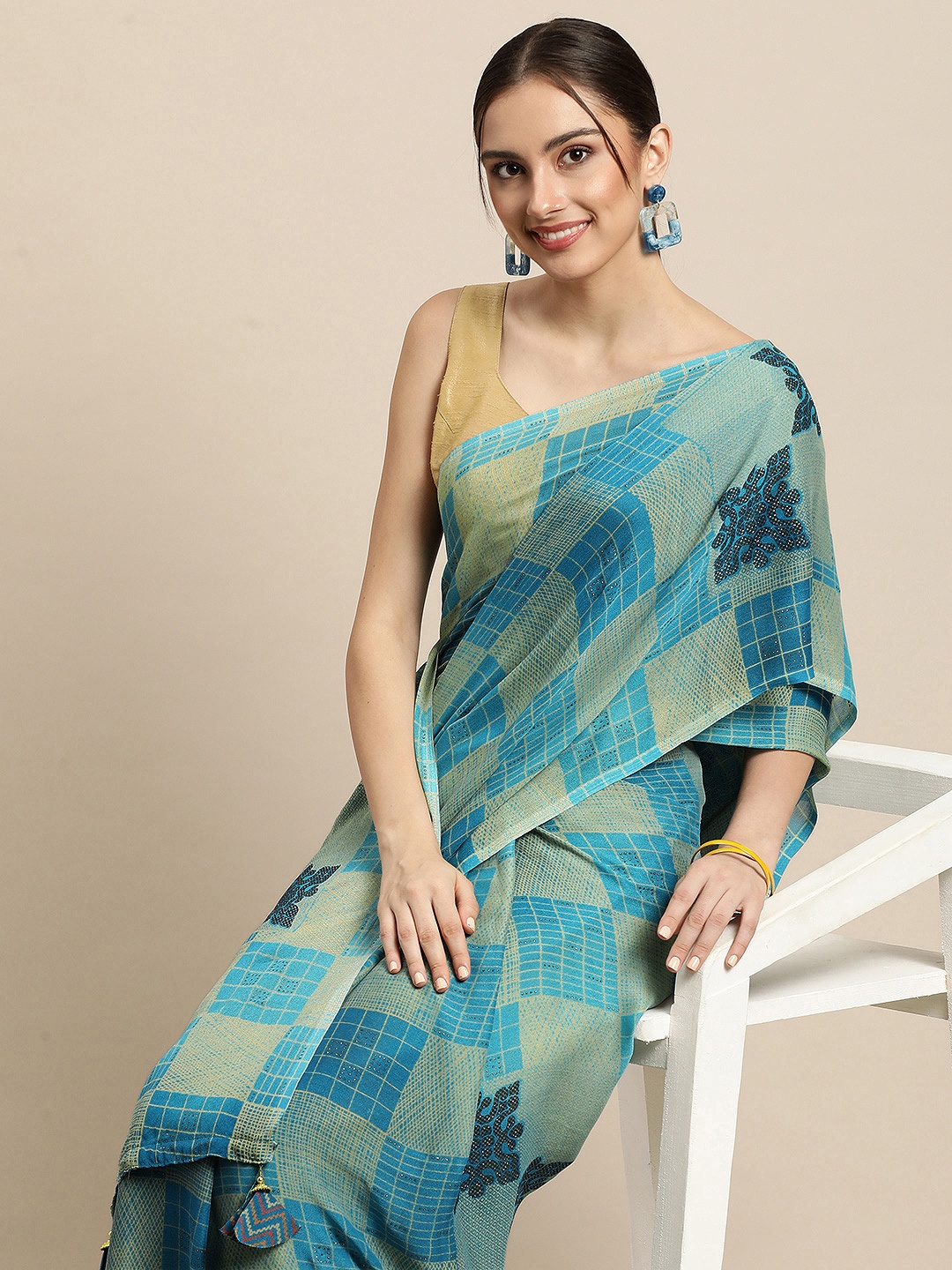 

Triveni Green & Golden Geometric Printed Zari Saree