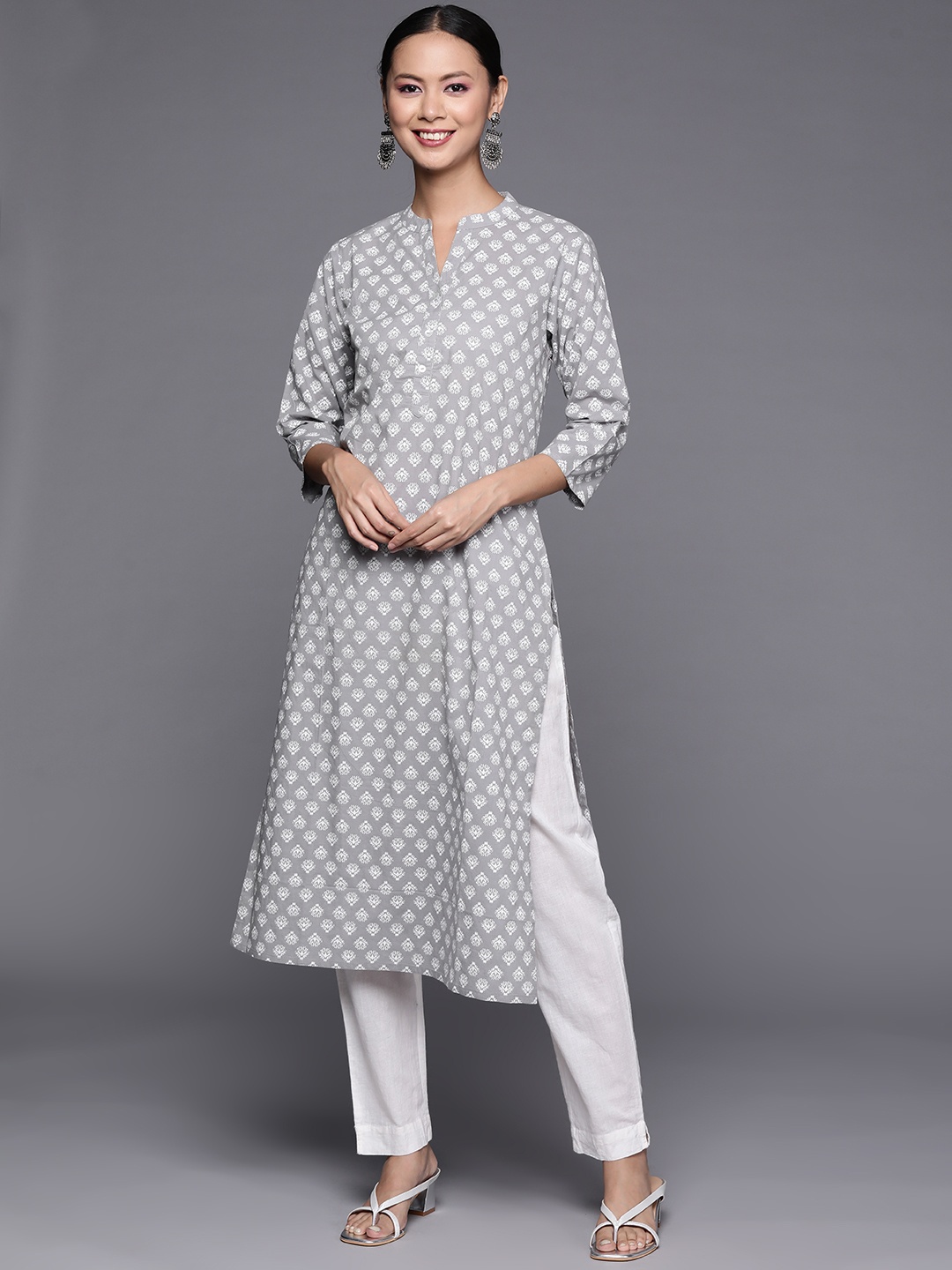 

Varanga Women Grey & White Ethnic Motifs Printed Pure Cotton Kurta