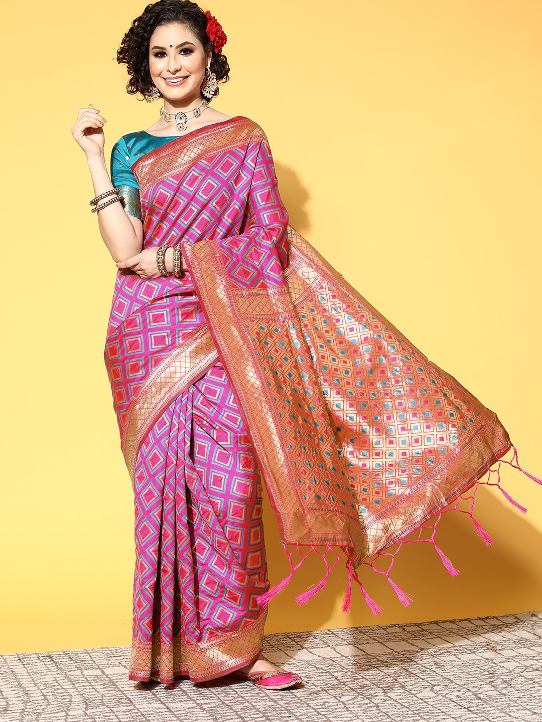 

Saree mall Geometric Saree With Woven Design Border, Pink